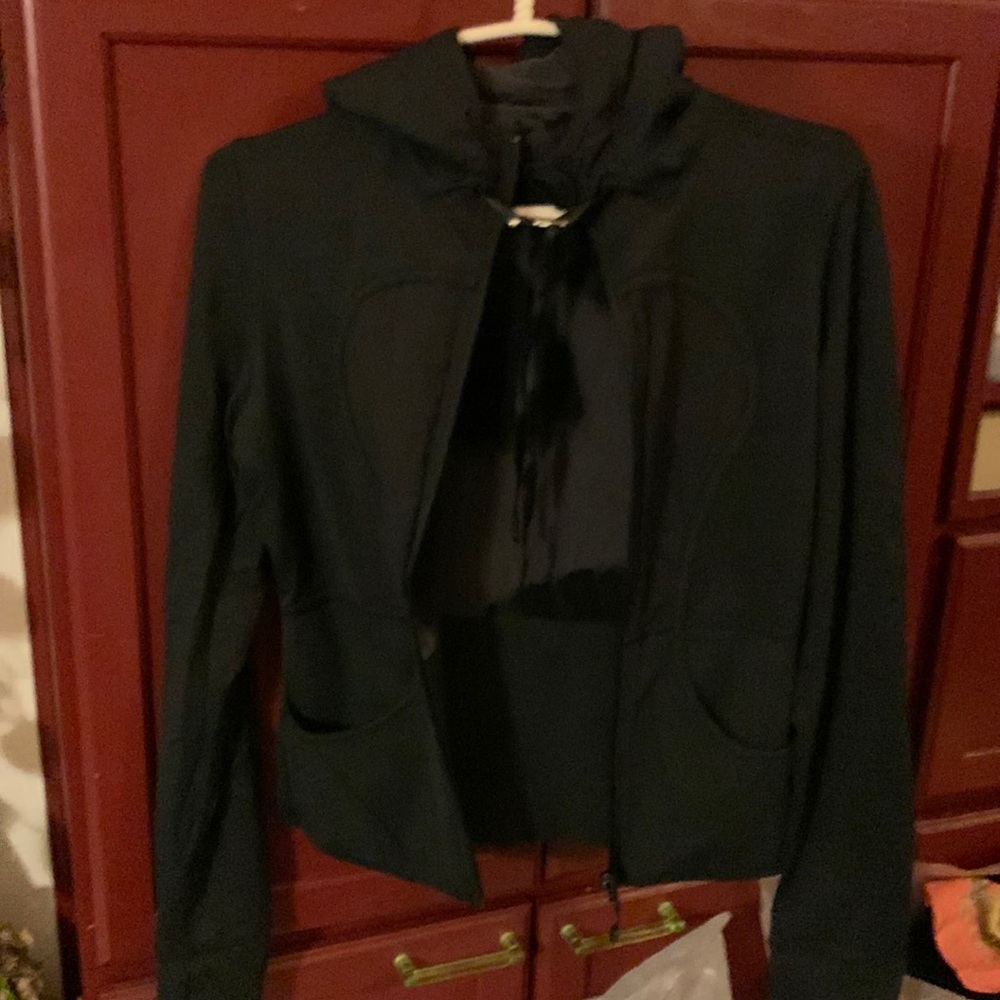 Lululemon beautiful black jacket with double face like 2 jackets in one.